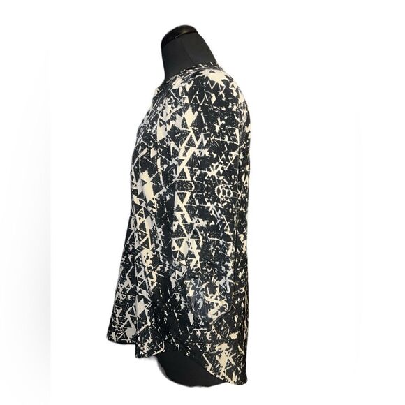 🐘Renee C printed Top (V Neck Style) - Picture 2 of 3